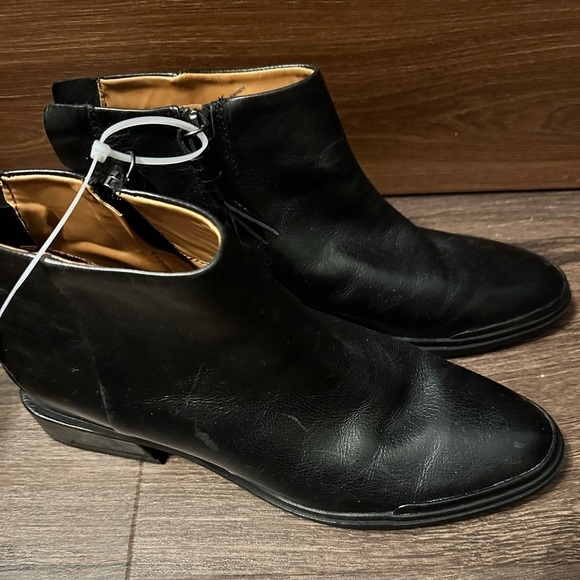 New! Franco Sarto Black Leather A-Nemi zip Booties Ankle Boot. Size 9 - Picture 3 of 5
